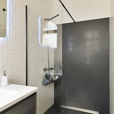 Modern In Historical Building With Car Parking! Riga