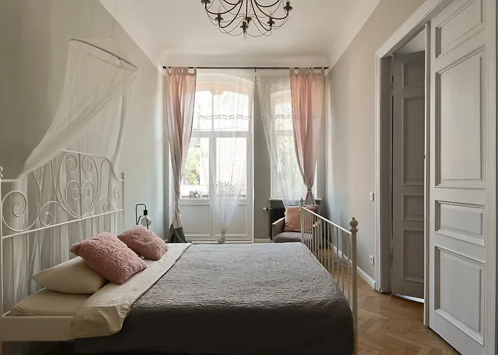 Appartement Modern In Historical Building With Car Parking!