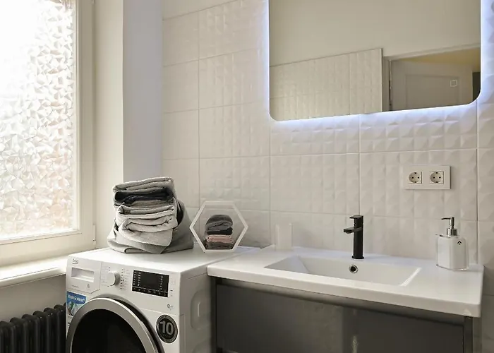 Appartement Modern In Historical Building With Car Parking! *