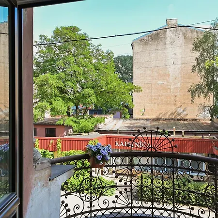 דירה Modern In Historical Building With Car Parking! *