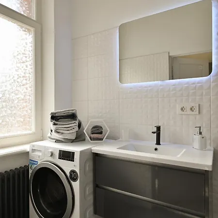 Lejlighed Modern In Historical Building With Car Parking! *