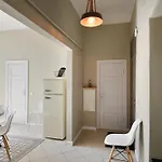 Modern In Historical Building With Car Parking! Appartamento