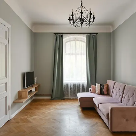 Modern In Historical Building With Car Parking! Dzīvoklis