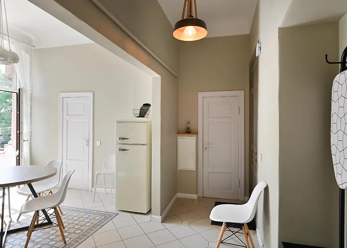 Modern In Historical Building With Car Parking! Апартаменты